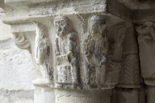 Capitel con monjes en procesión claustro de Irantzu